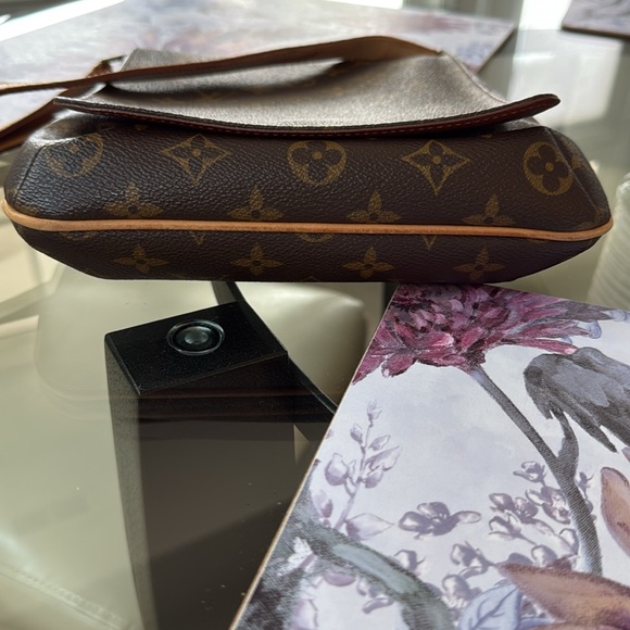 LV authentic shoulder bag - Picture 16 of 16